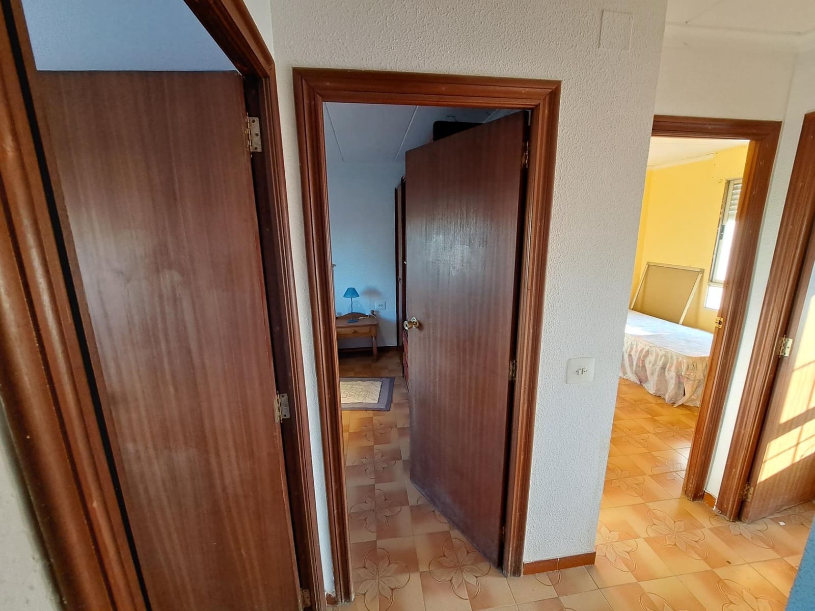 4 bedroom Villa for sale in Alzira with pool garage - € 165,000 (Ref: 9406797)