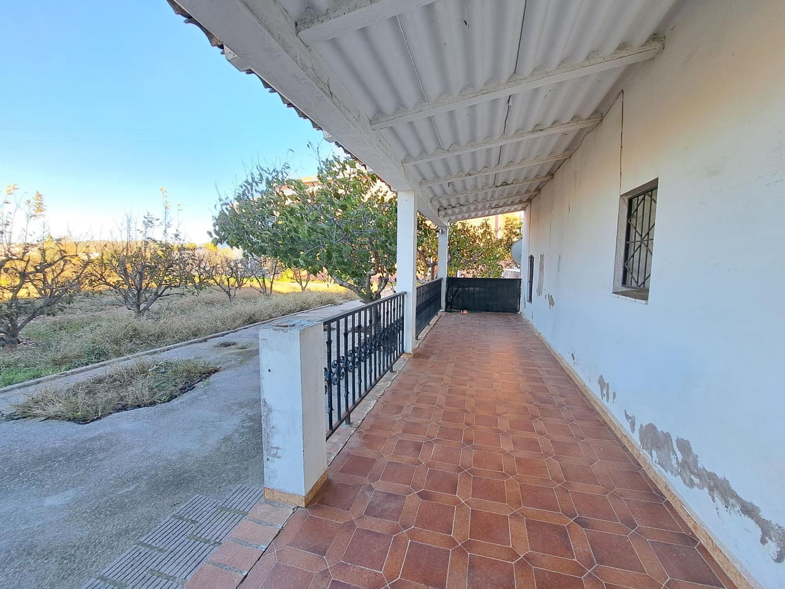 4 bedroom Villa for sale in Alzira with pool garage - € 165,000 (Ref: 9406797)