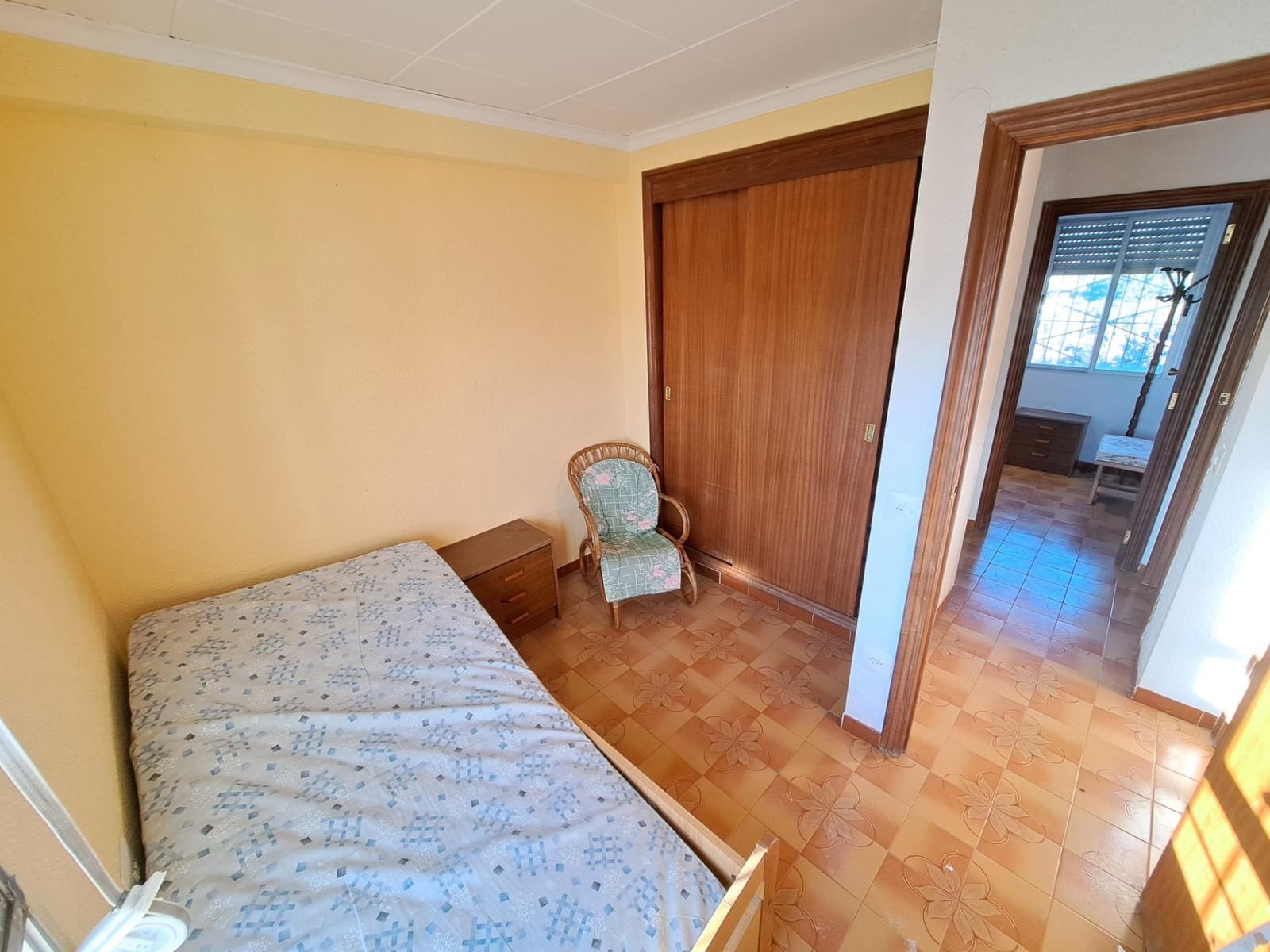 4 bedroom Villa for sale in Alzira with pool garage - € 165,000 (Ref: 9406797)