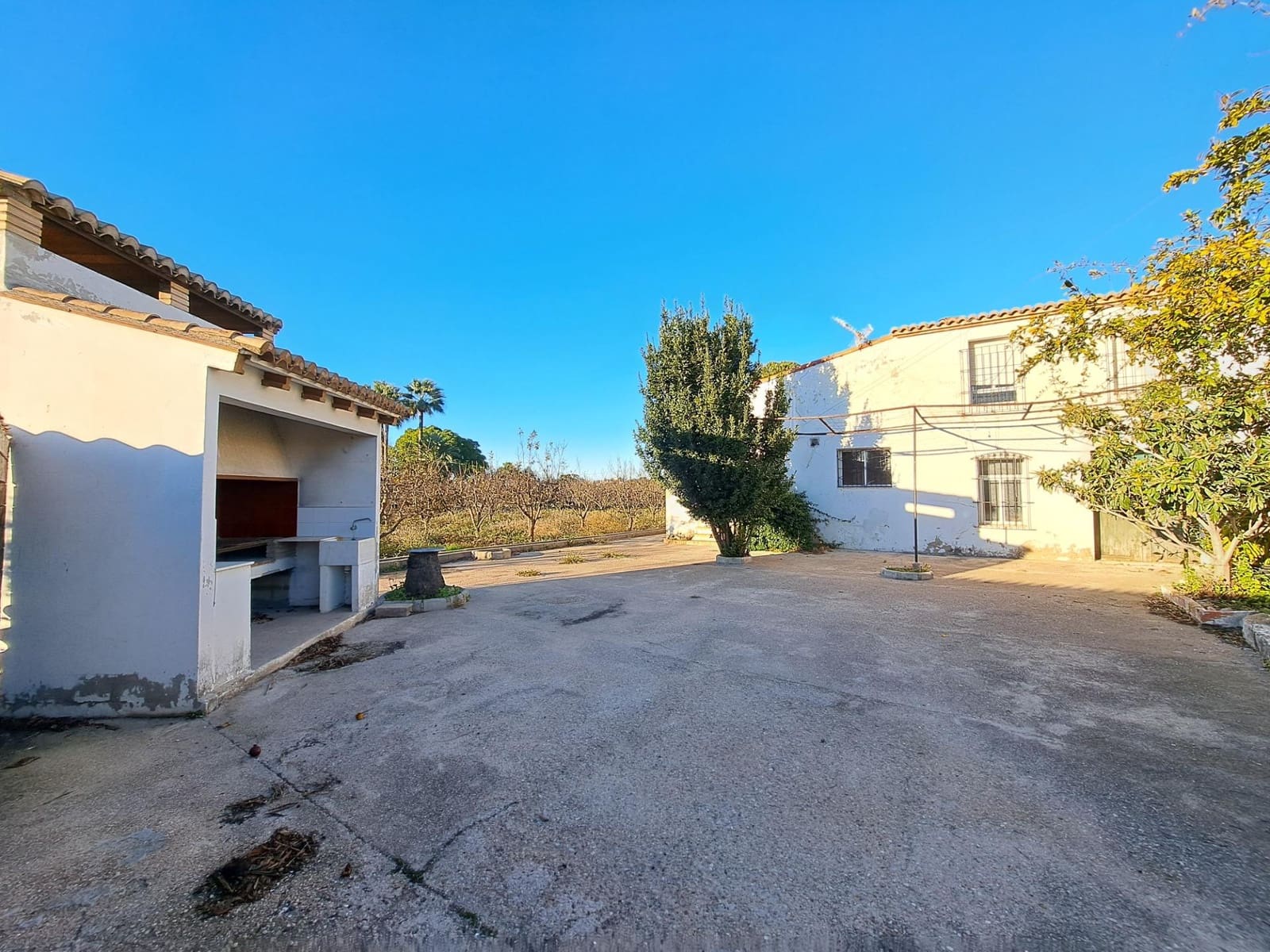 4 bedroom Villa for sale in Alzira with pool garage - € 165,000 (Ref: 9406797)