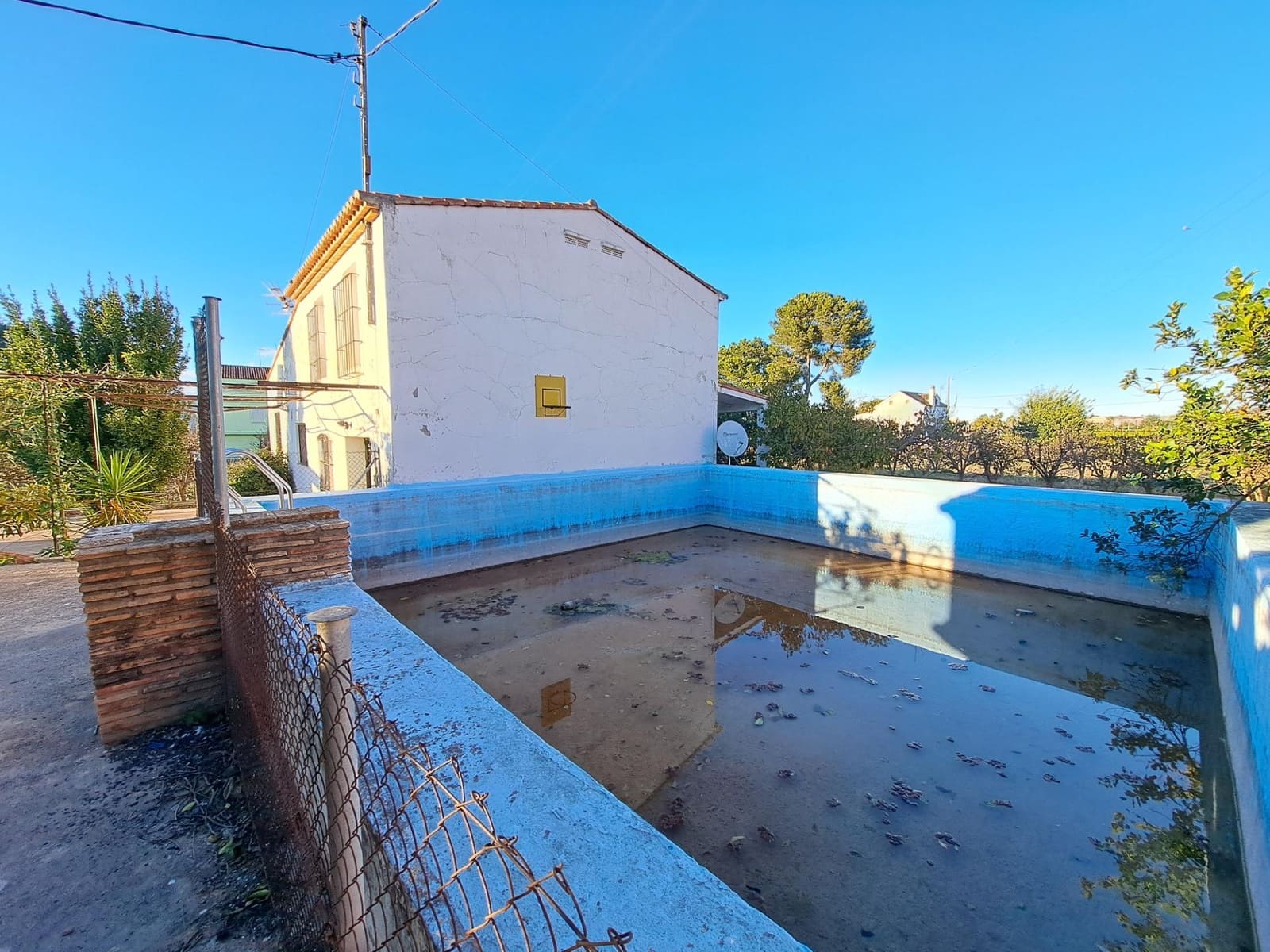 4 bedroom Villa for sale in Alzira with pool garage - € 165,000 (Ref: 9406797)