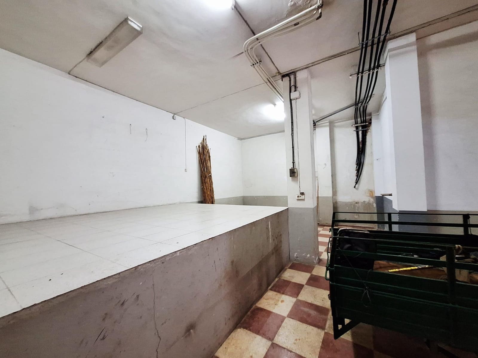 Kaupallinen myytävänä paikassa Carcaixent - 75 000 € (Ref: 9414066)