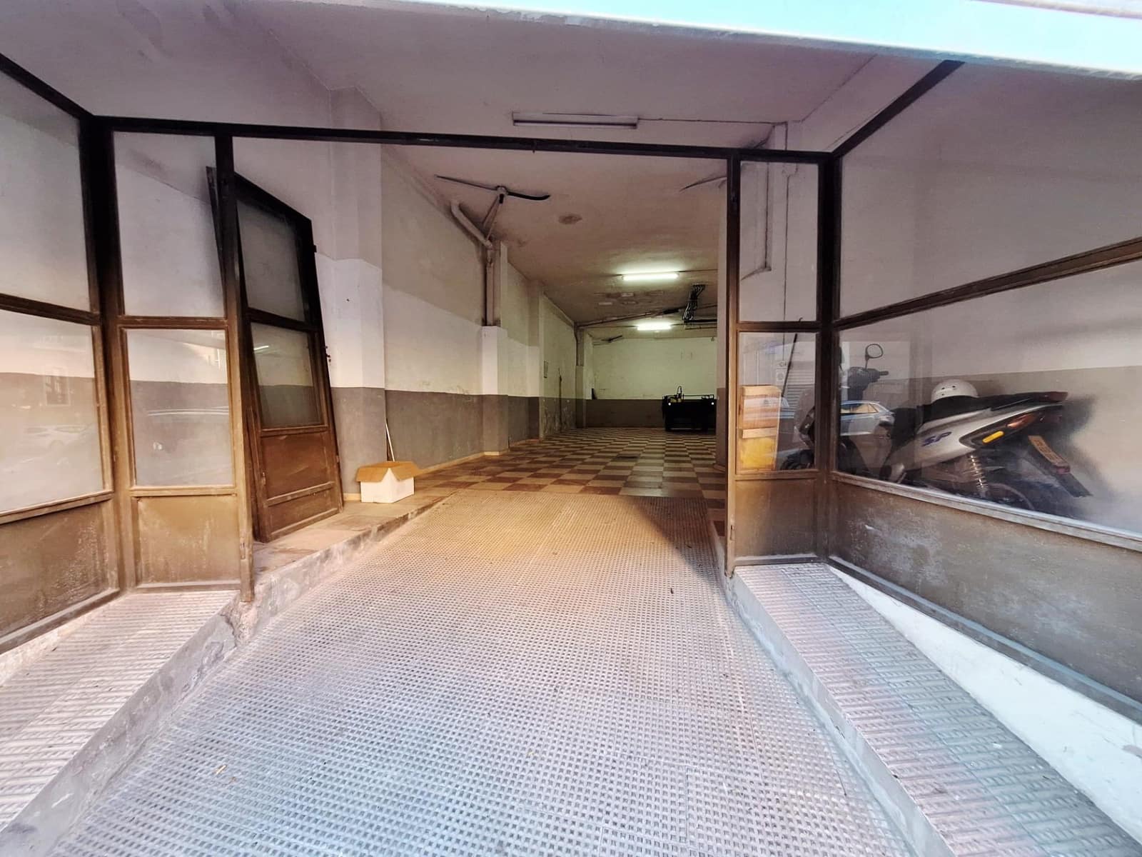 Kaupallinen myytävänä paikassa Carcaixent - 75 000 € (Ref: 9414066)