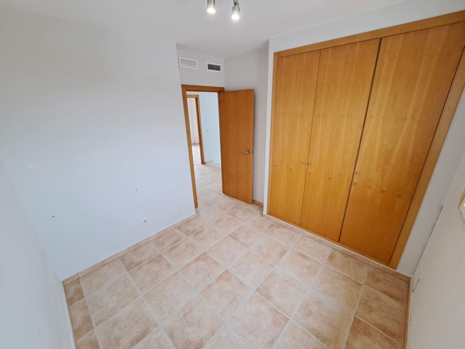 Adosado de 3 habitaciones en Alzira en alquiler con garaje - 850 € (Ref: 9453251)