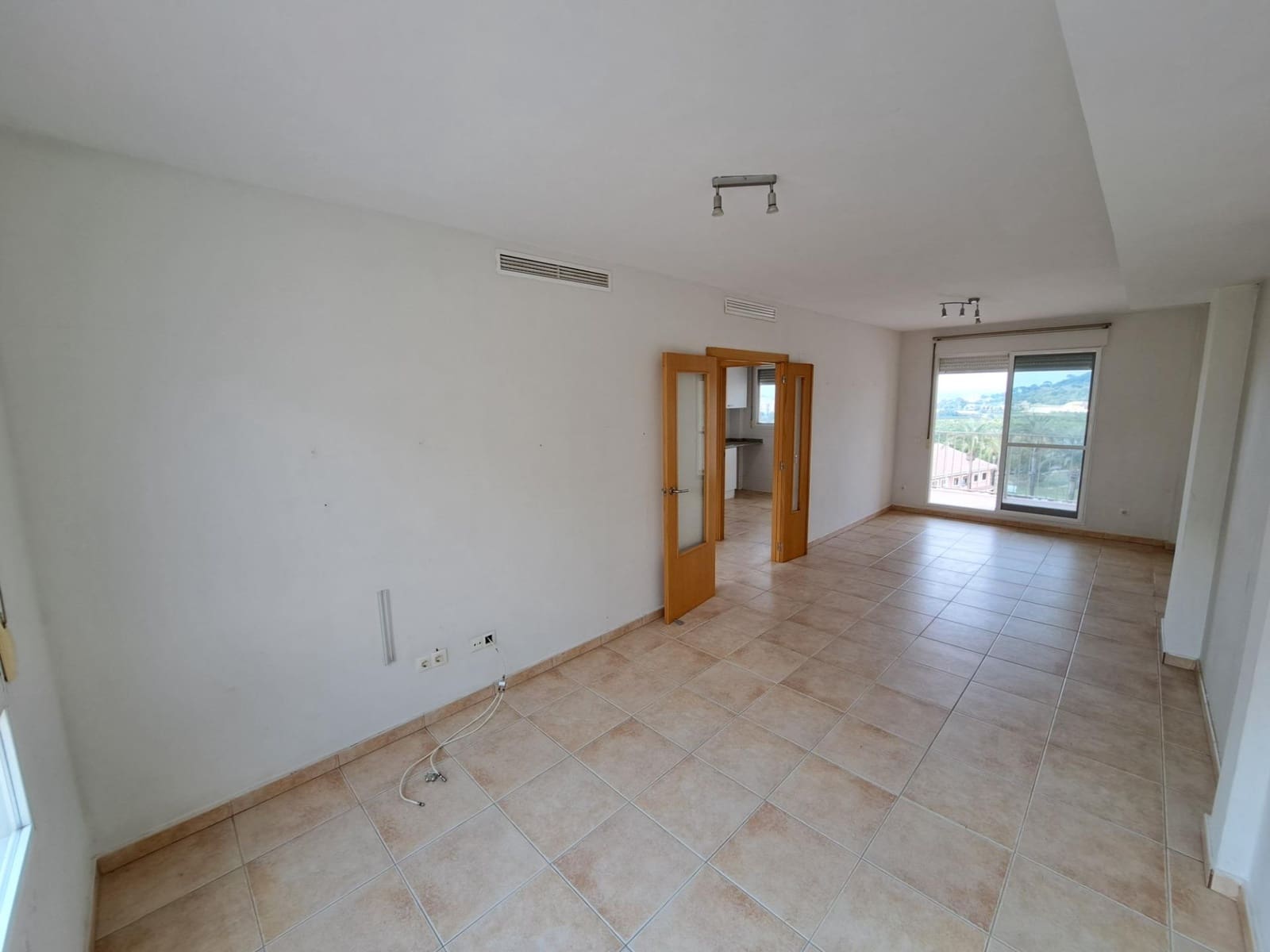 Adosado de 3 habitaciones en Alzira en alquiler con garaje - 850 € (Ref: 9453251)