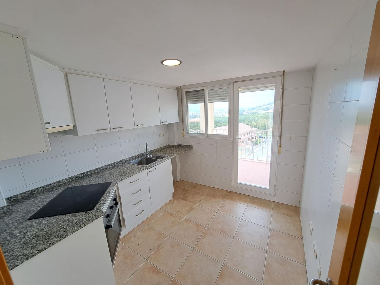 Adosado de 3 habitaciones en Alzira en alquiler con garaje - 850 € (Ref: 9453251)