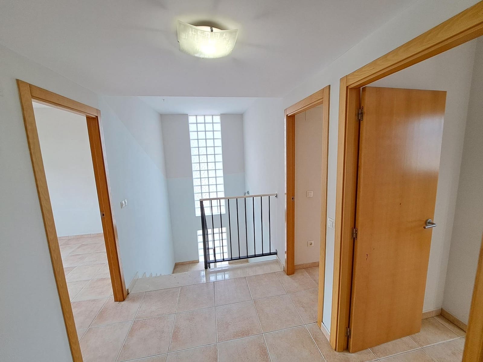 Adosado de 3 habitaciones en Alzira en alquiler con garaje - 850 € (Ref: 9453251)