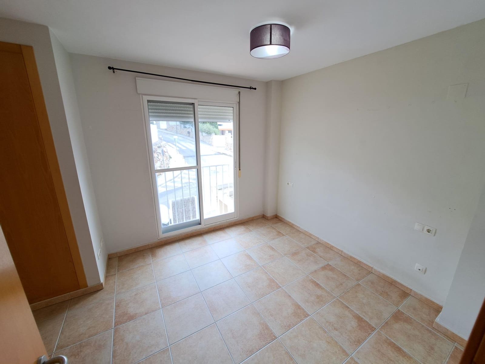 Adosado de 3 habitaciones en Alzira en alquiler con garaje - 850 € (Ref: 9453251)