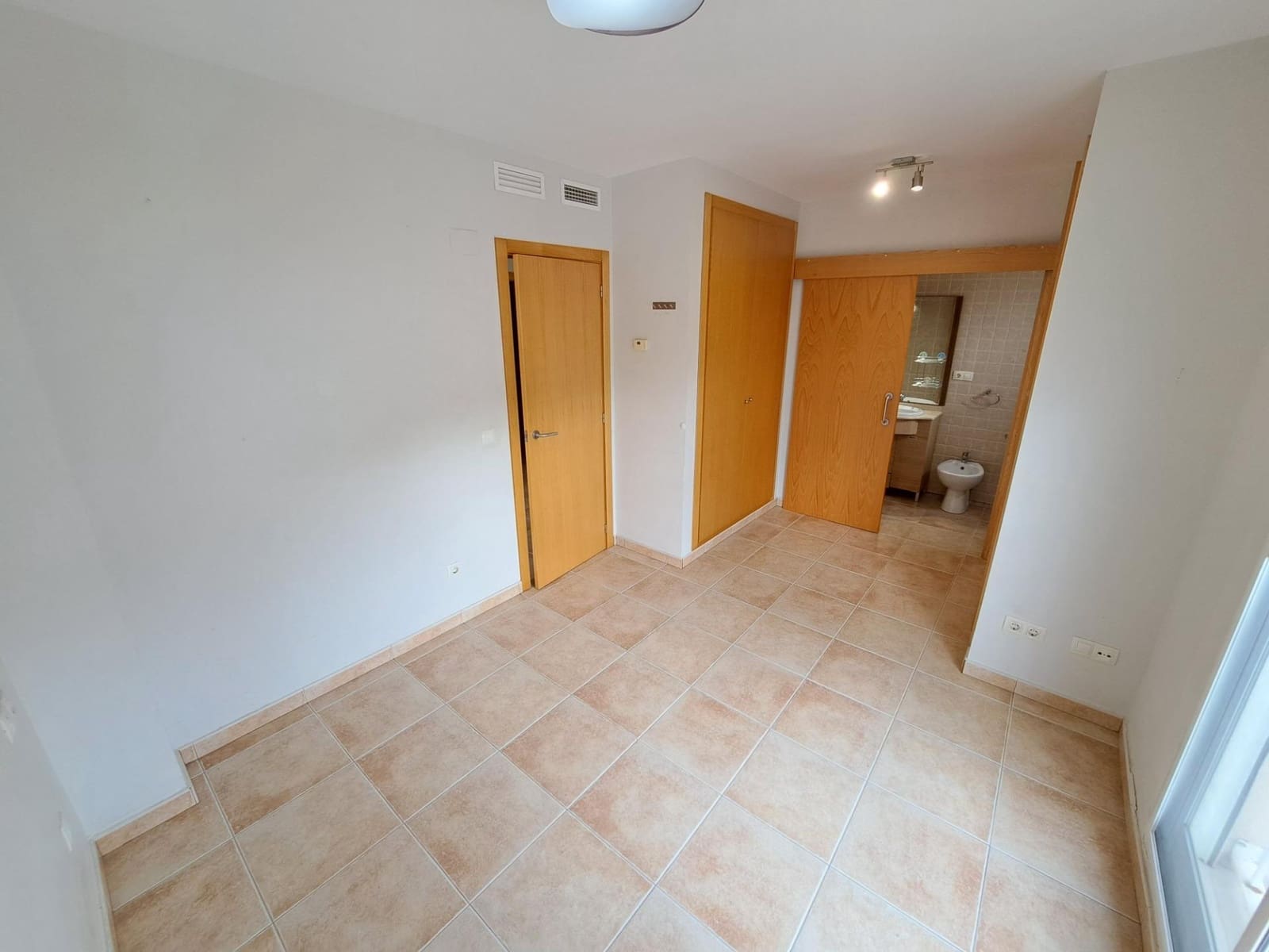 Adosado de 3 habitaciones en Alzira en alquiler con garaje - 850 € (Ref: 9453251)
