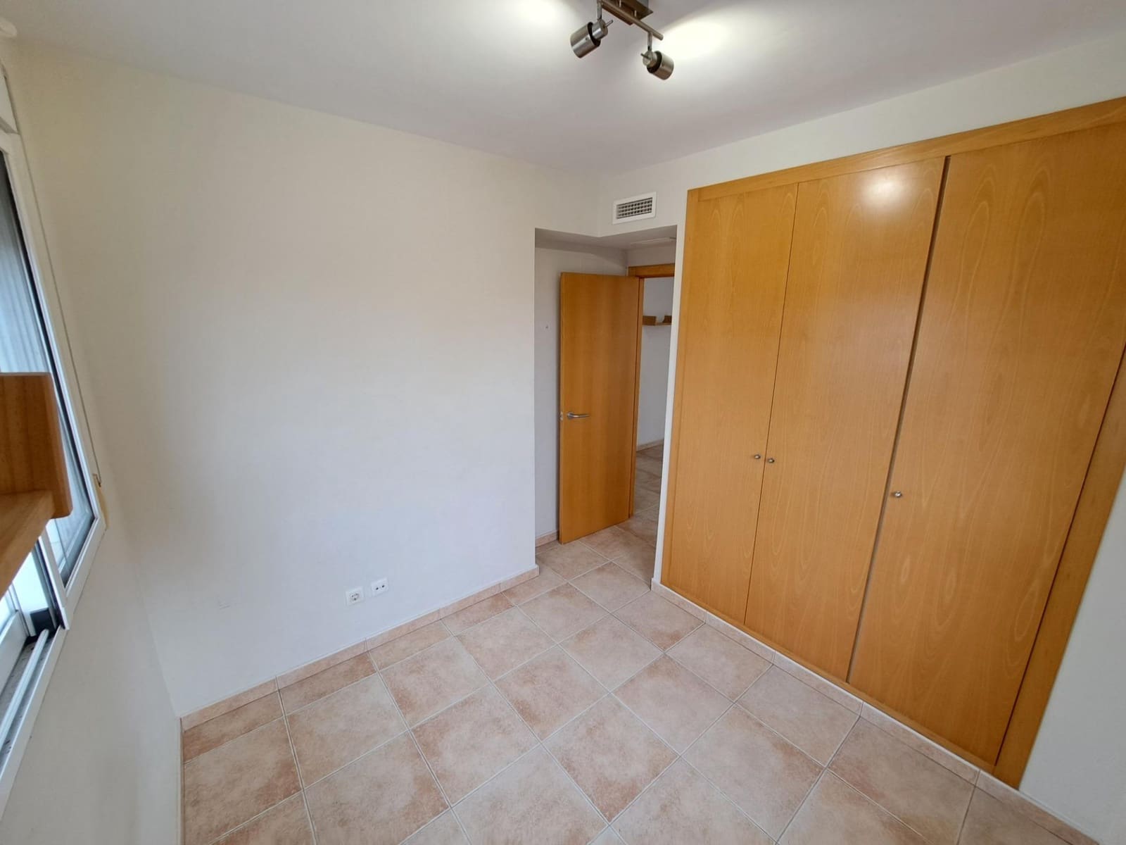 Adosado de 3 habitaciones en Alzira en alquiler con garaje - 850 € (Ref: 9453251)