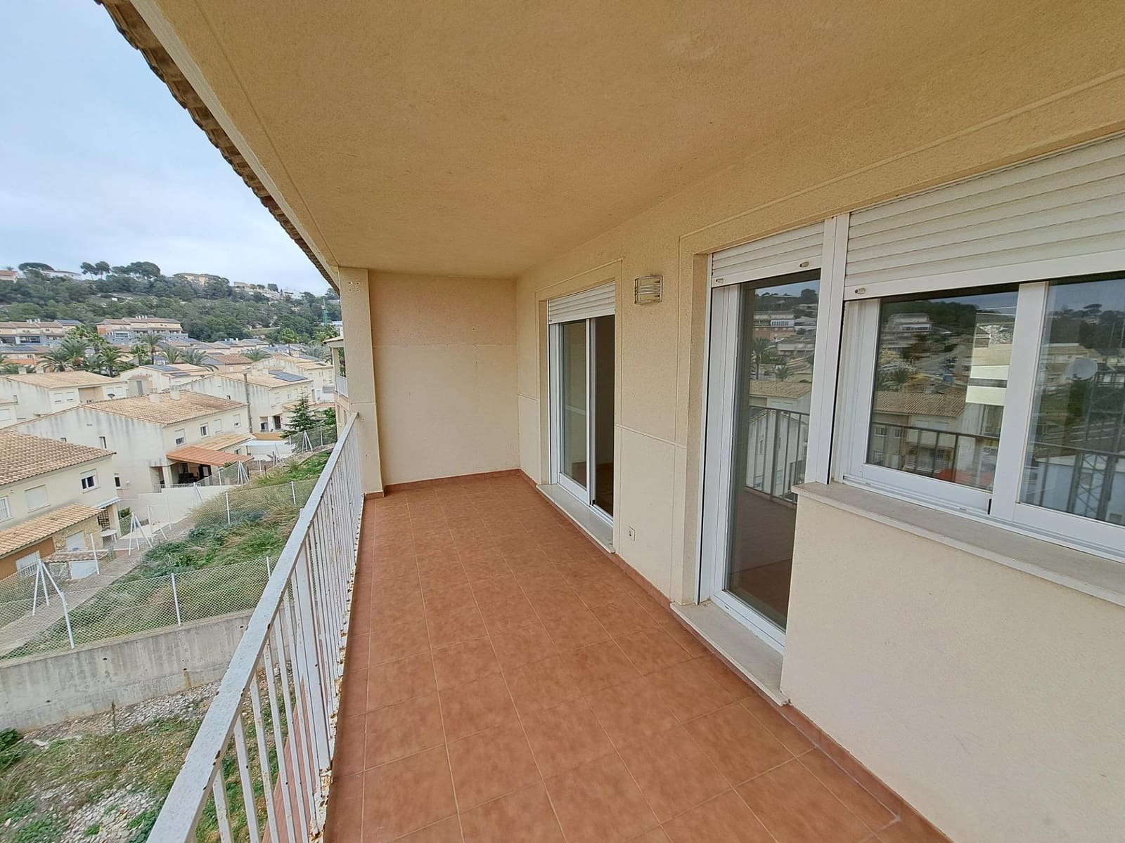 Adosado de 3 habitaciones en Alzira en alquiler con garaje - 850 € (Ref: 9453251)