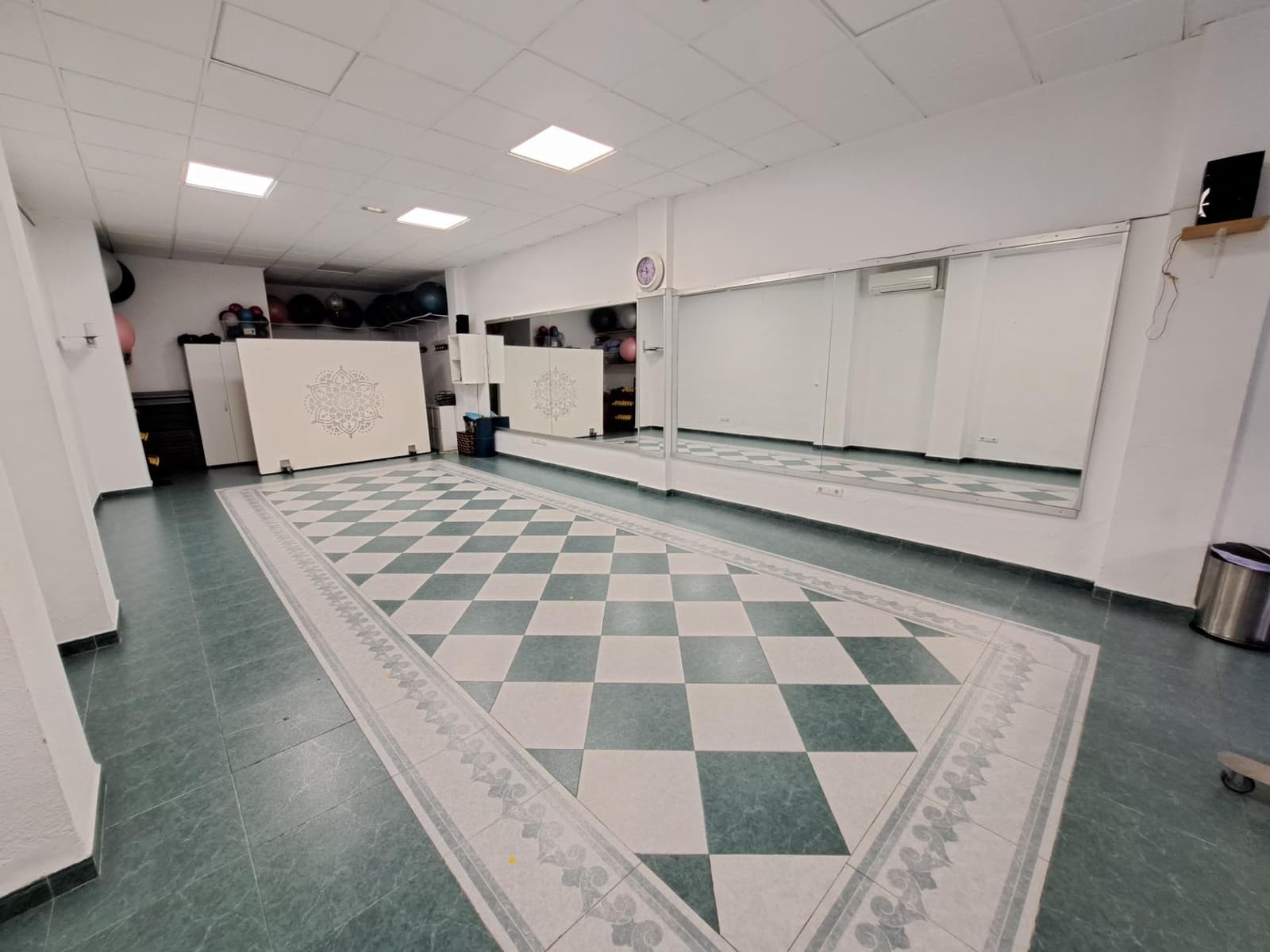 Erhverv til salg i Carcaixent - € 70.000 (Ref: 9465620)