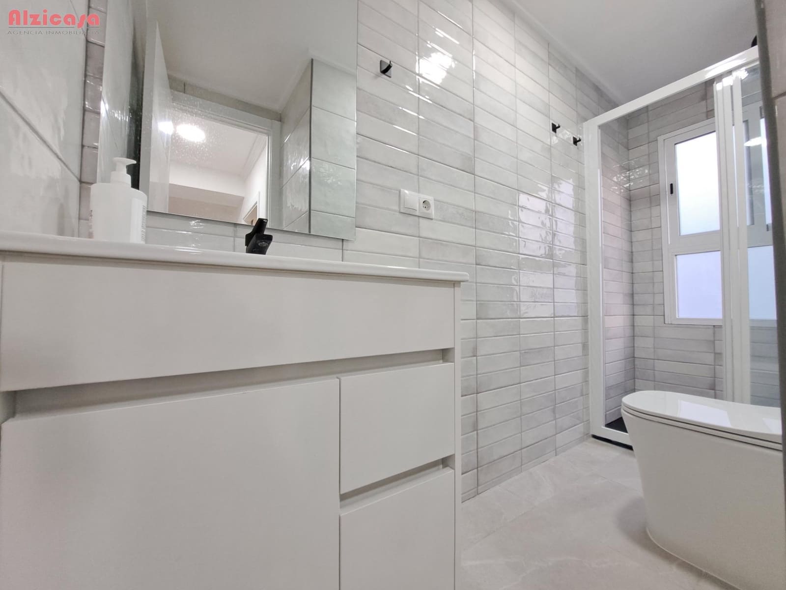 Piso de 3 habitaciones en Alzira en venta - 130.000 € (Ref: 9468457)