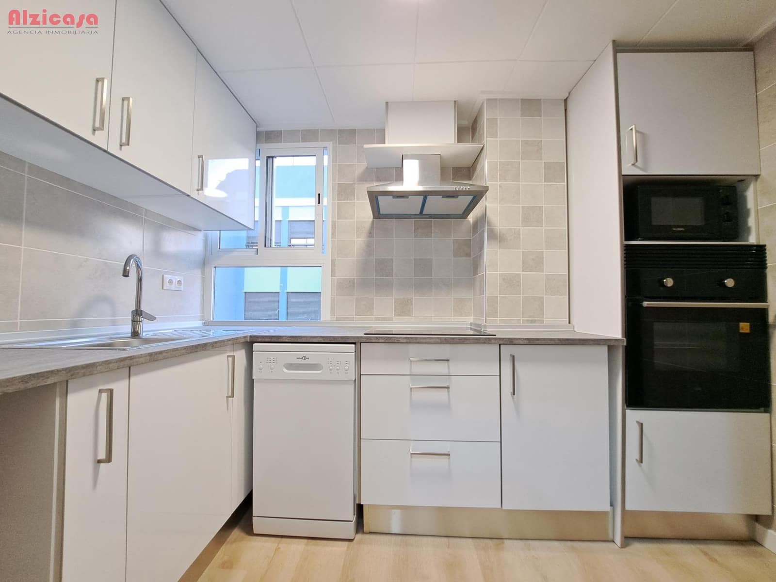 Piso de 3 habitaciones en Alzira en venta - 130.000 € (Ref: 9468457)