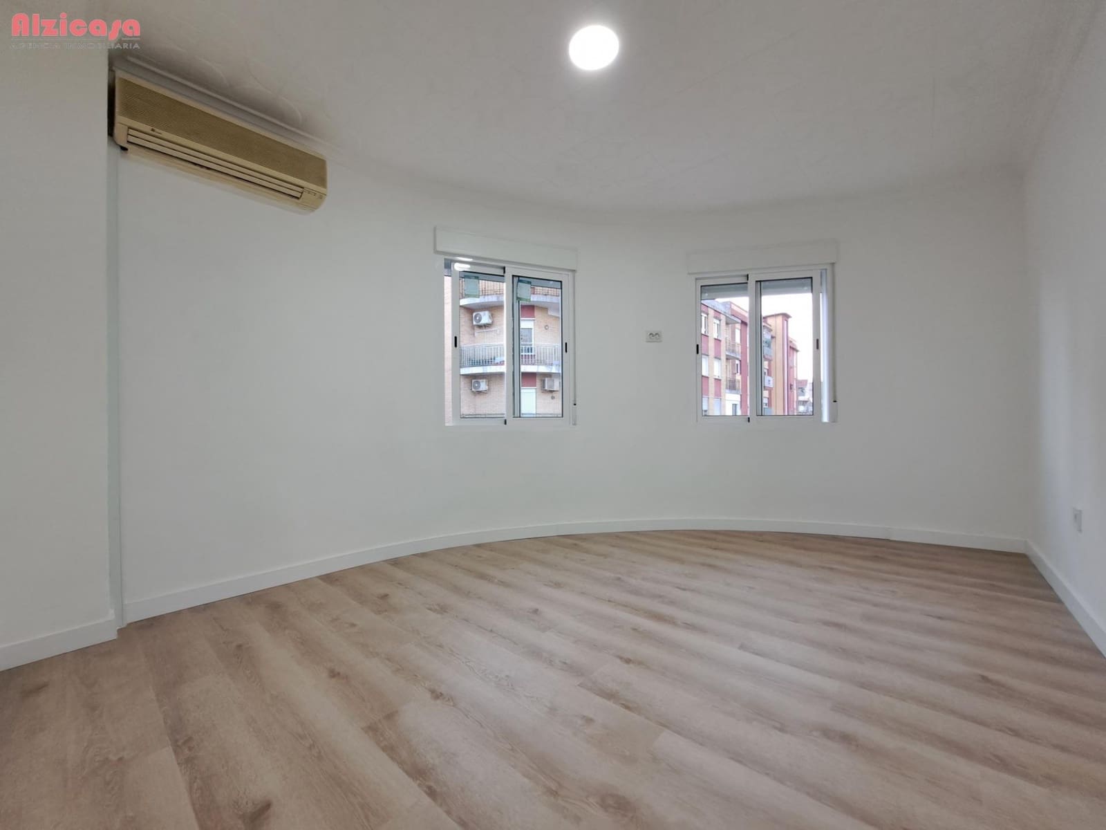 Piso de 3 habitaciones en Alzira en venta - 130.000 € (Ref: 9468457)