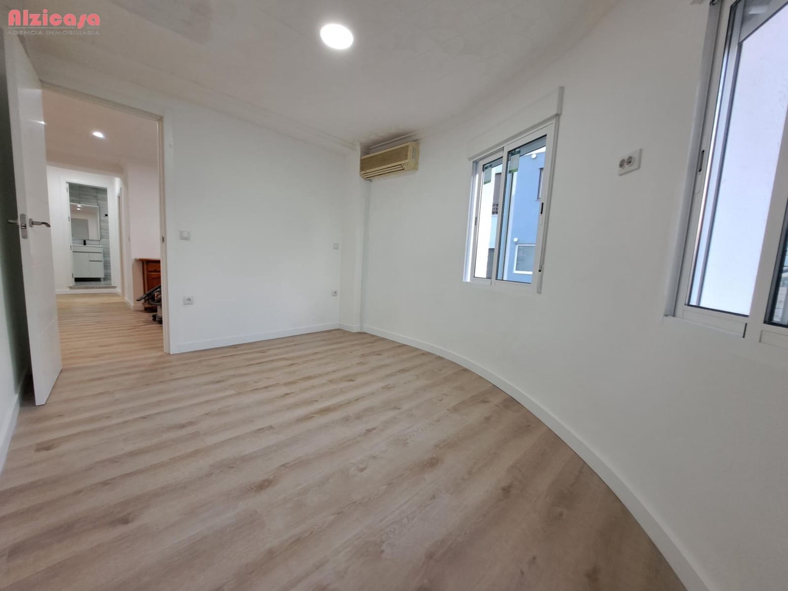 Piso de 3 habitaciones en Alzira en venta - 130.000 € (Ref: 9468457)