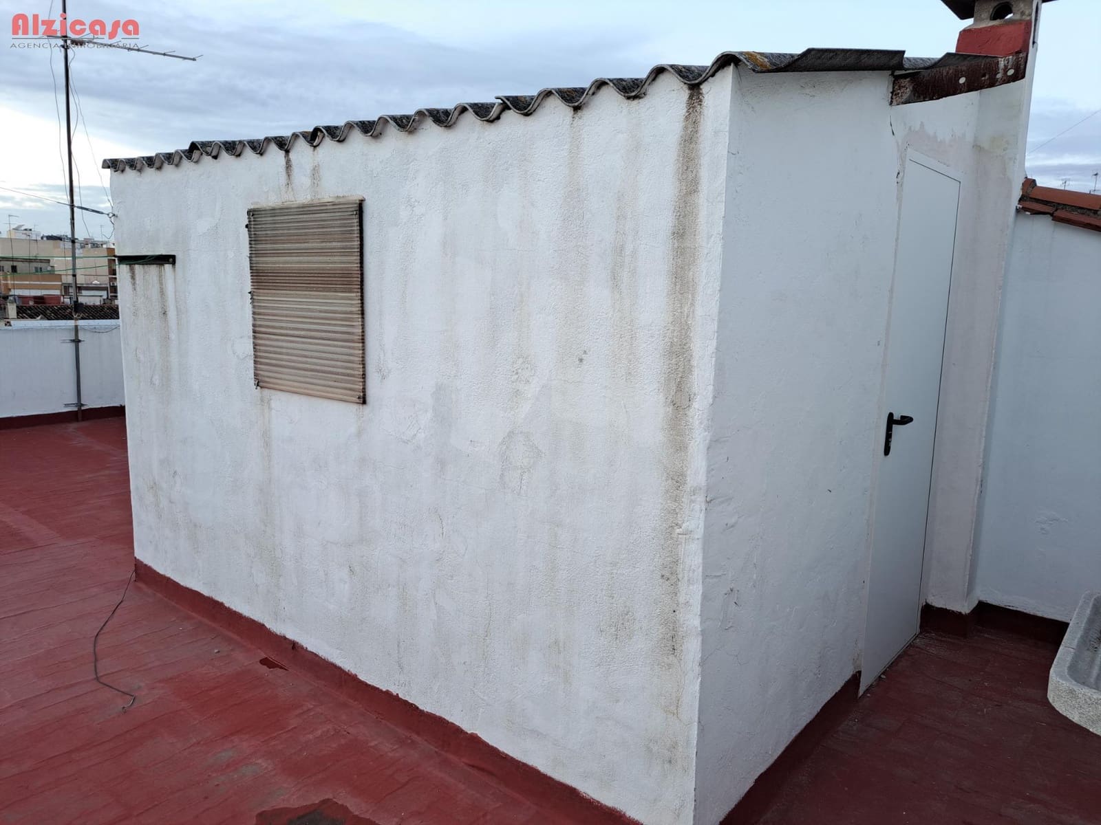 Piso de 3 habitaciones en Alzira en venta - 130.000 € (Ref: 9468457)