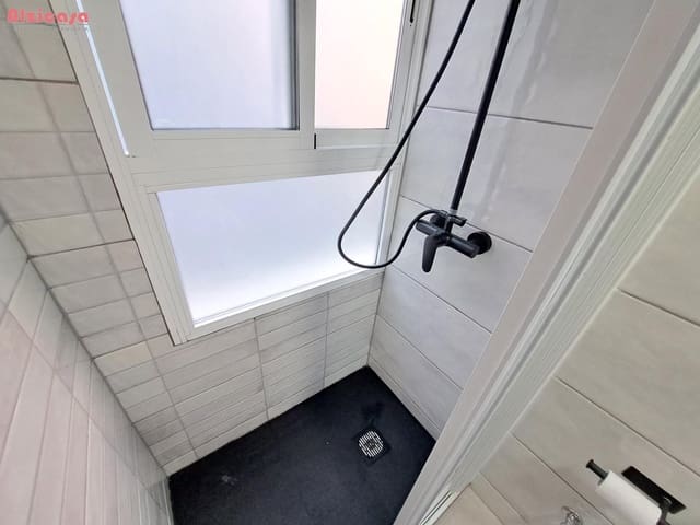 Piso de 3 habitaciones en Alzira en venta - 130.000 € (Ref: 9468457)