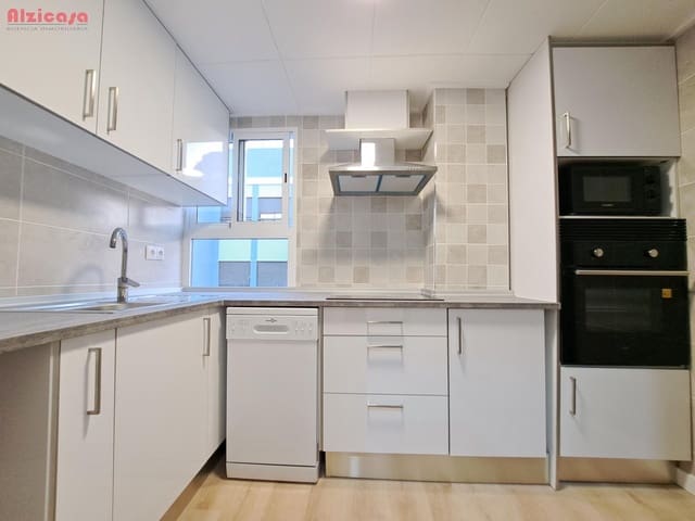 Piso de 3 habitaciones en Alzira en venta - 130.000 € (Ref: 9468457)