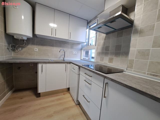 Piso de 3 habitaciones en Alzira en venta - 130.000 € (Ref: 9468457)