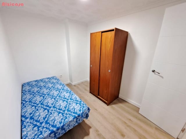 Piso de 3 habitaciones en Alzira en venta - 130.000 € (Ref: 9468457)