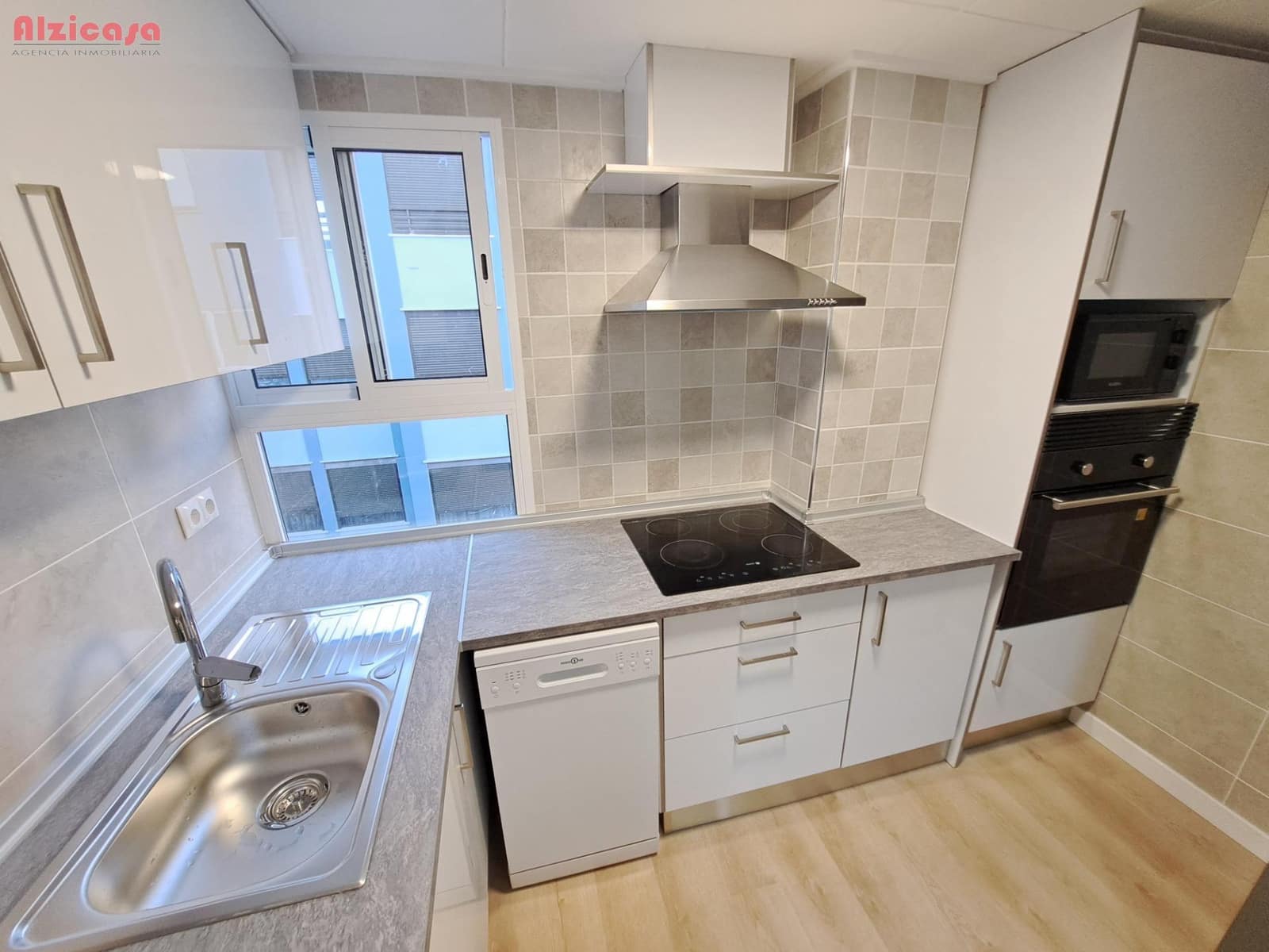 Piso de 3 habitaciones en Alzira en venta - 130.000 € (Ref: 9468457)