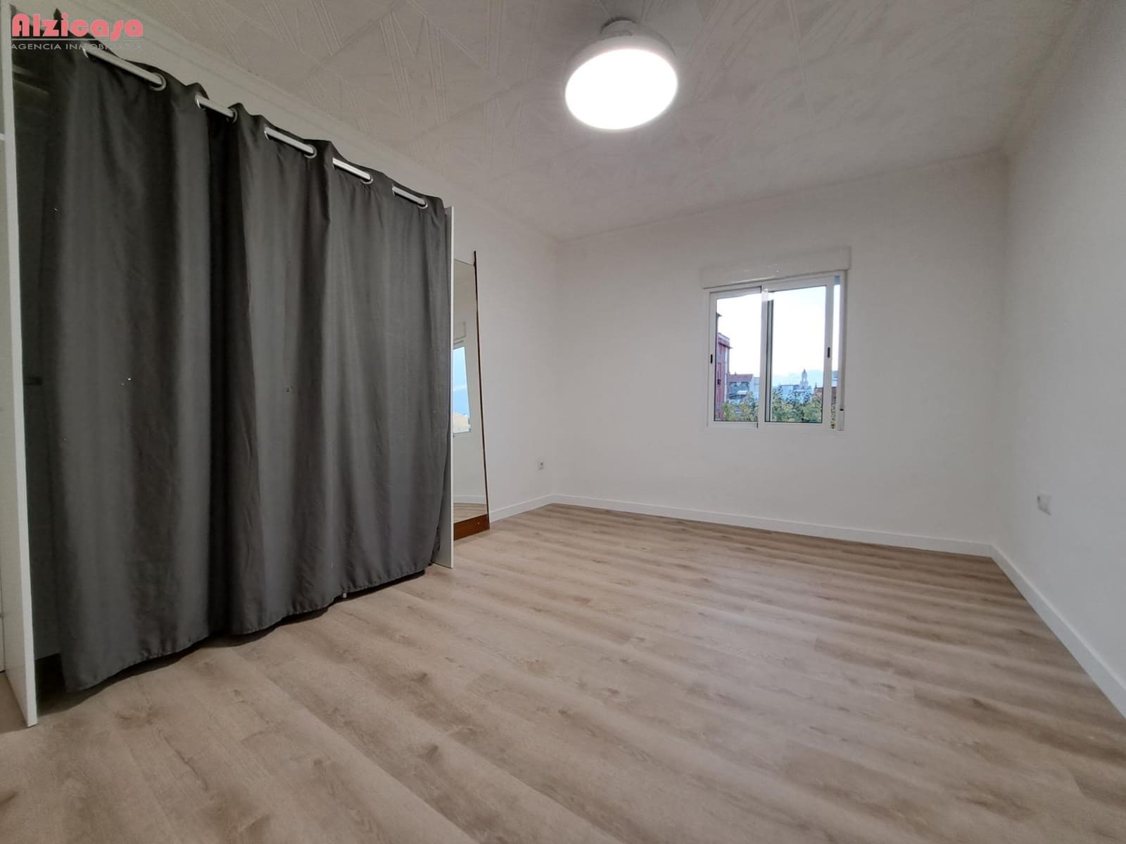 Piso de 3 habitaciones en Alzira en venta - 130.000 € (Ref: 9468457)