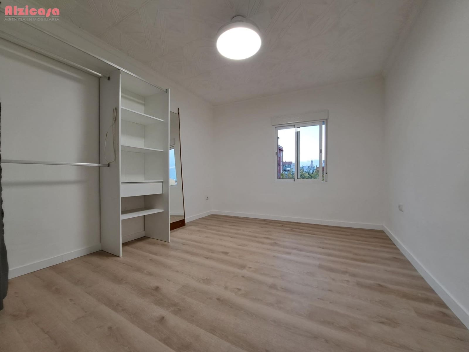 Piso de 3 habitaciones en Alzira en venta - 130.000 € (Ref: 9468457)