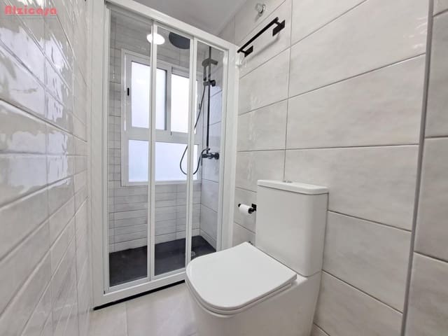 Piso de 3 habitaciones en Alzira en venta - 130.000 € (Ref: 9468457)