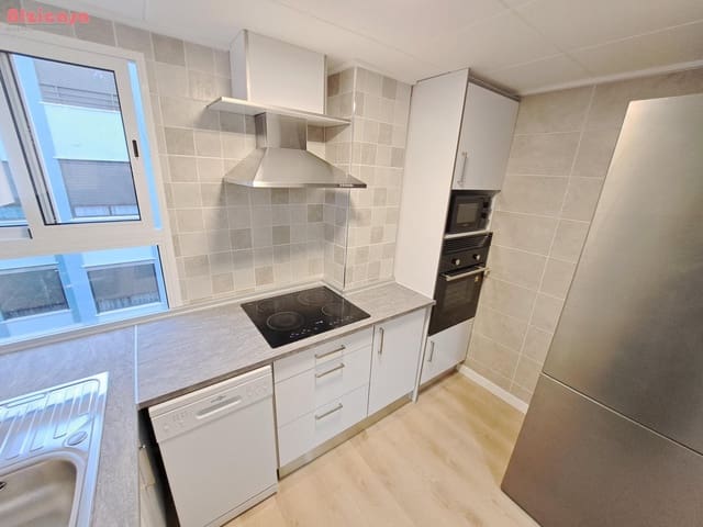 Piso de 3 habitaciones en Alzira en venta - 130.000 € (Ref: 9468457)