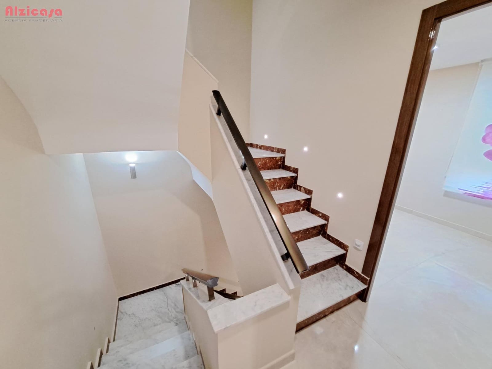 3 bedroom Townhouse for sale in Alzira with garage - € 280,000 (Ref: 9468458)