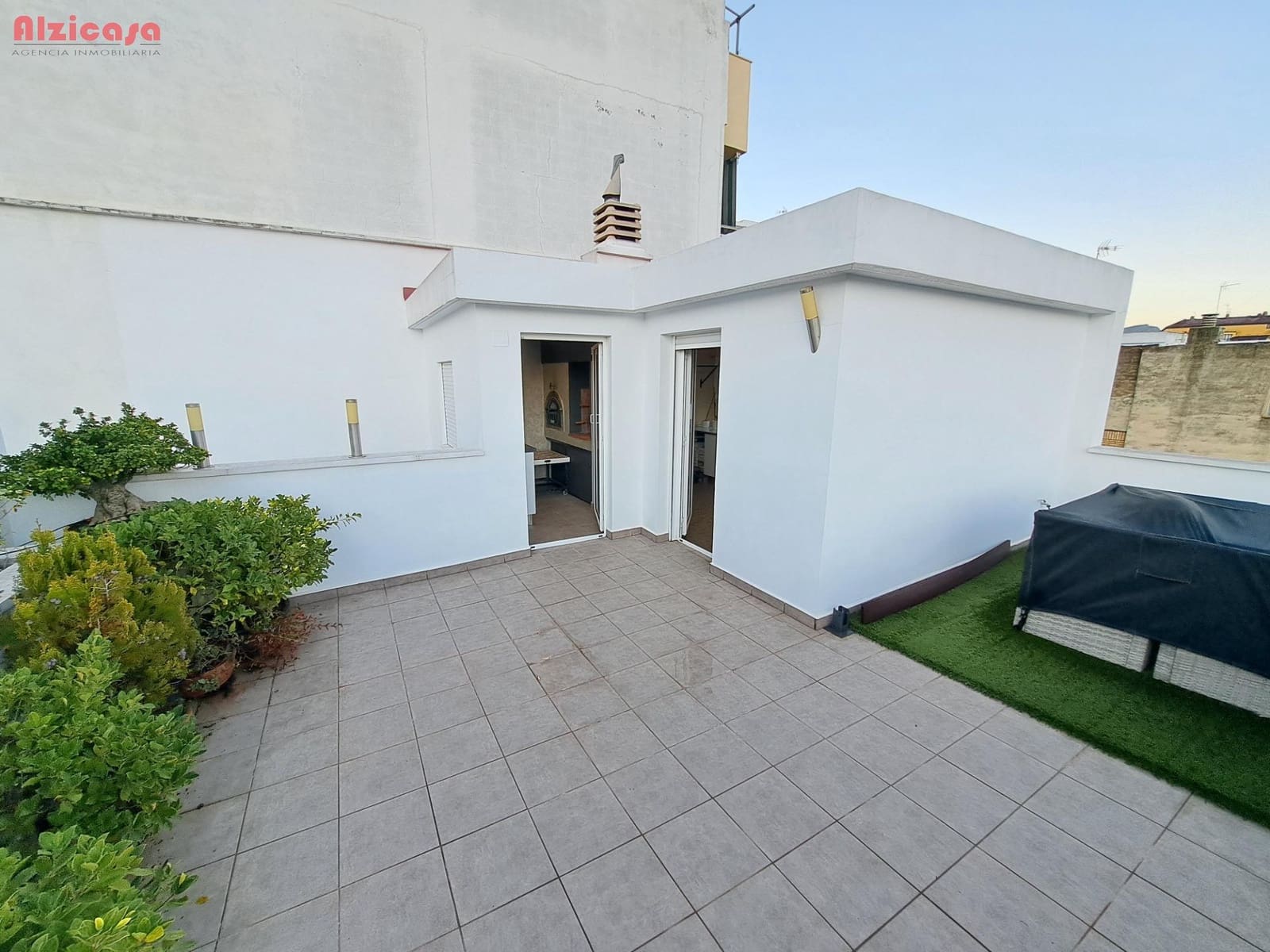 3 bedroom Townhouse for sale in Alzira with garage - € 280,000 (Ref: 9468458)