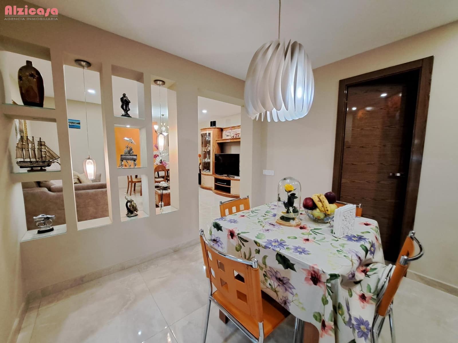 3 bedroom Townhouse for sale in Alzira with garage - € 280,000 (Ref: 9468458)