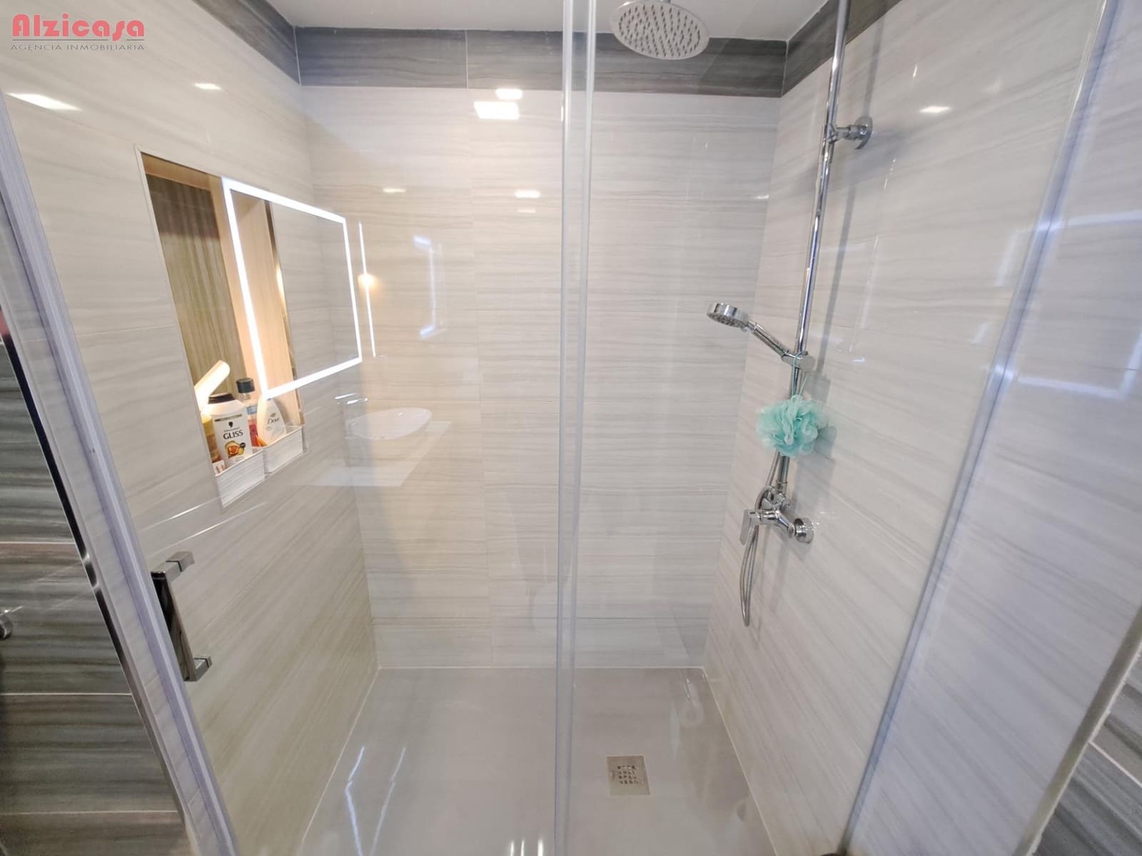 3 bedroom Townhouse for sale in Alzira with garage - € 280,000 (Ref: 9468458)