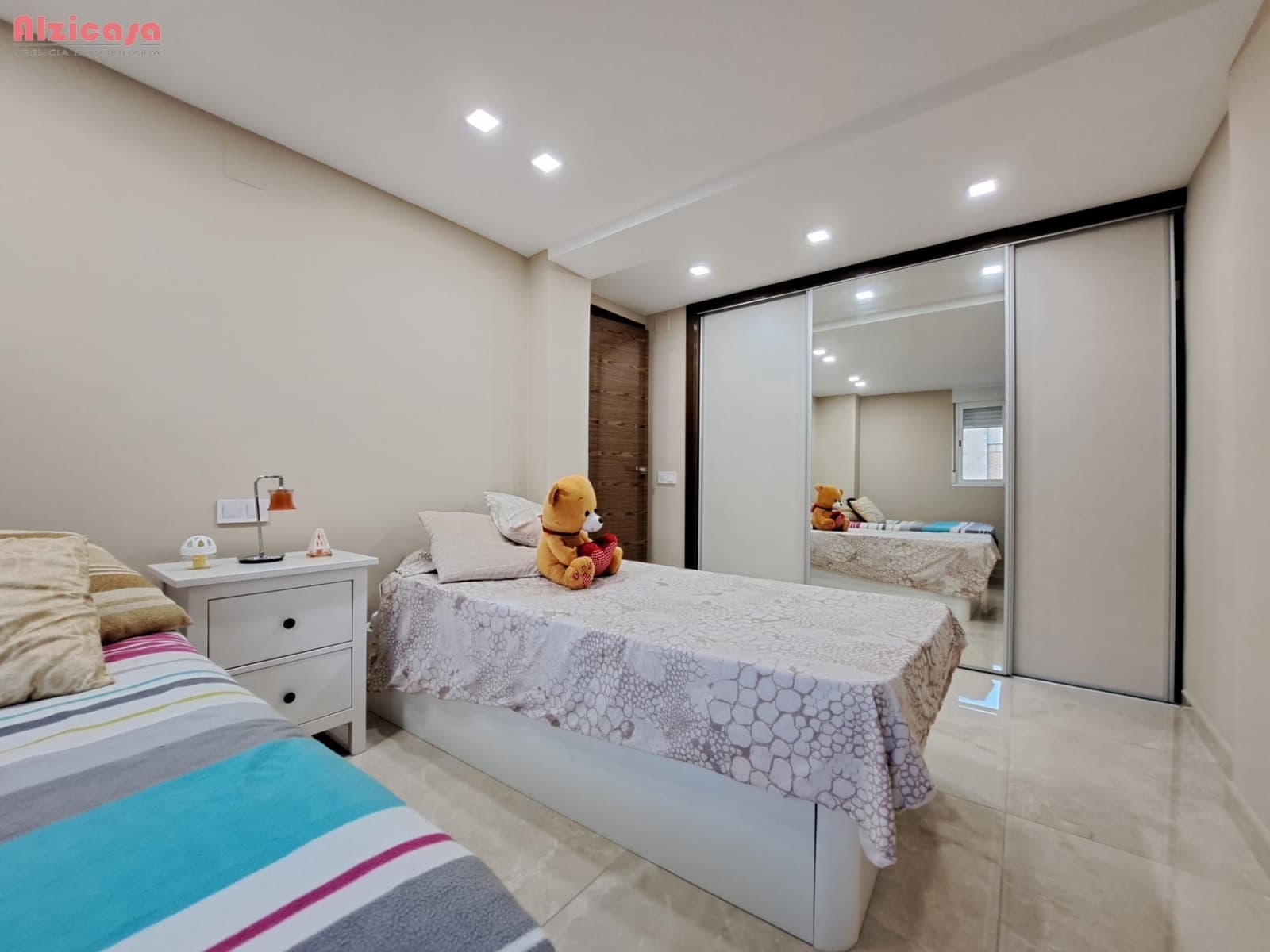 3 bedroom Townhouse for sale in Alzira with garage - € 280,000 (Ref: 9468458)