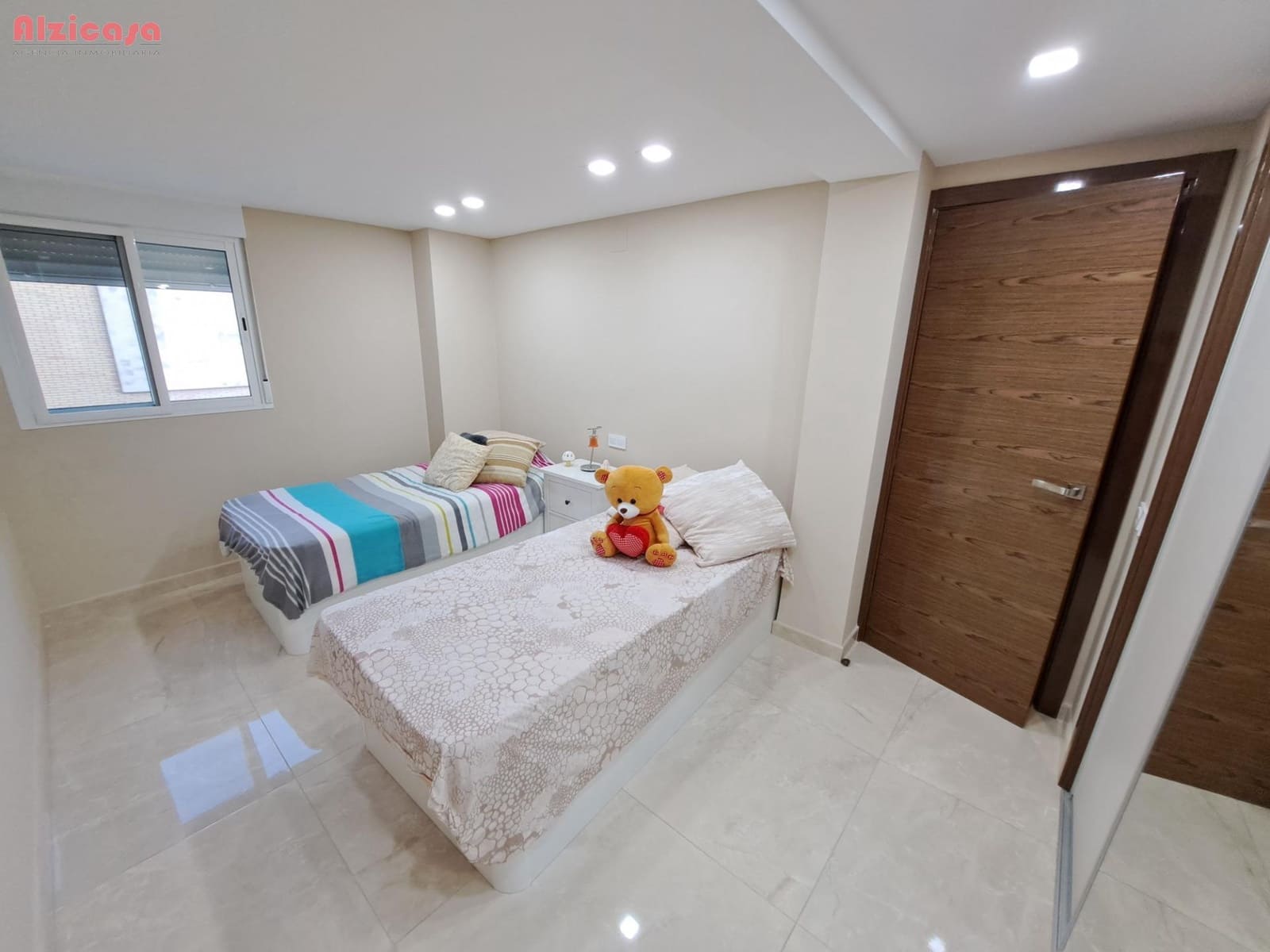 3 bedroom Townhouse for sale in Alzira with garage - € 280,000 (Ref: 9468458)