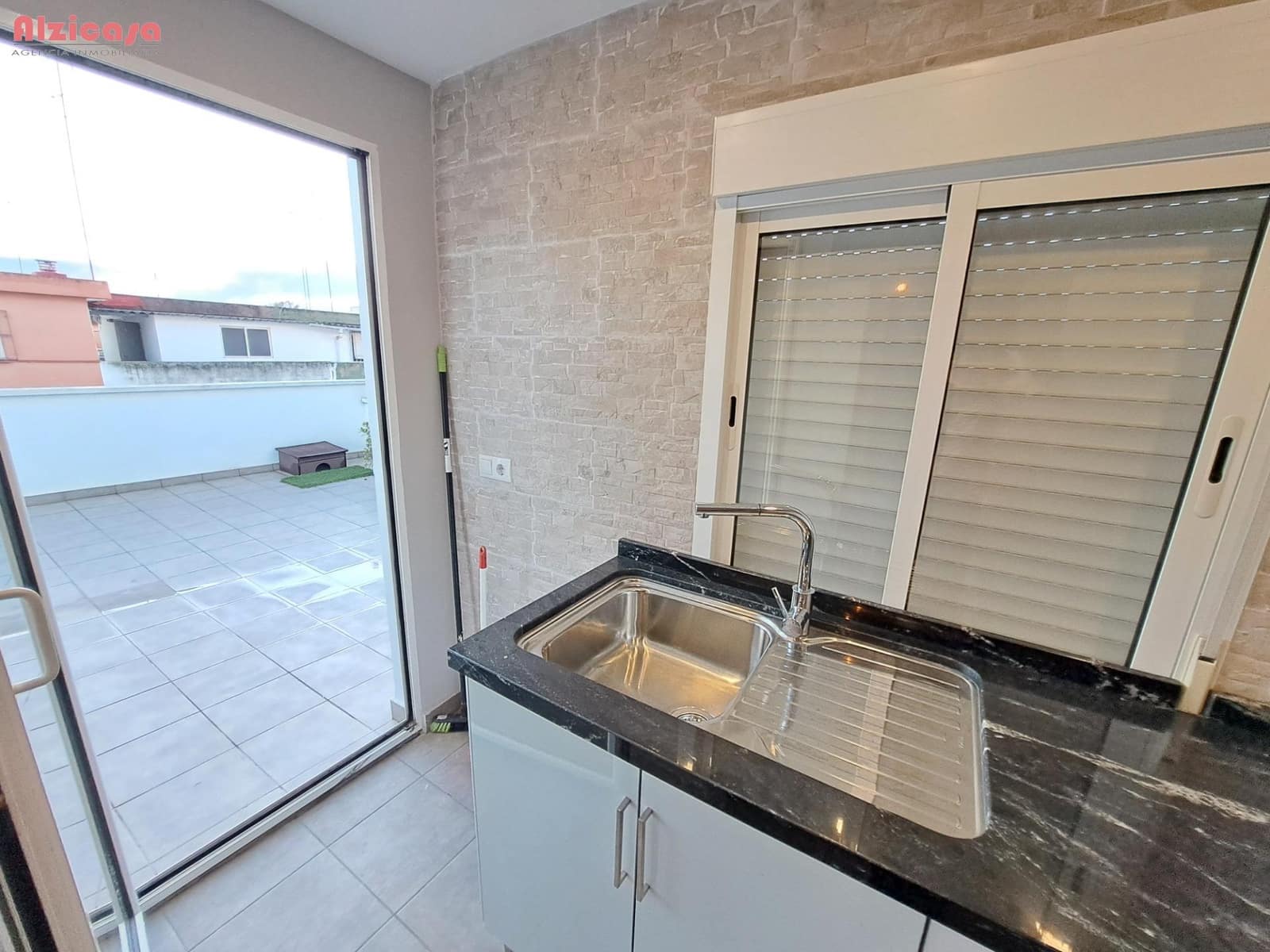 3 bedroom Townhouse for sale in Alzira with garage - € 280,000 (Ref: 9468458)