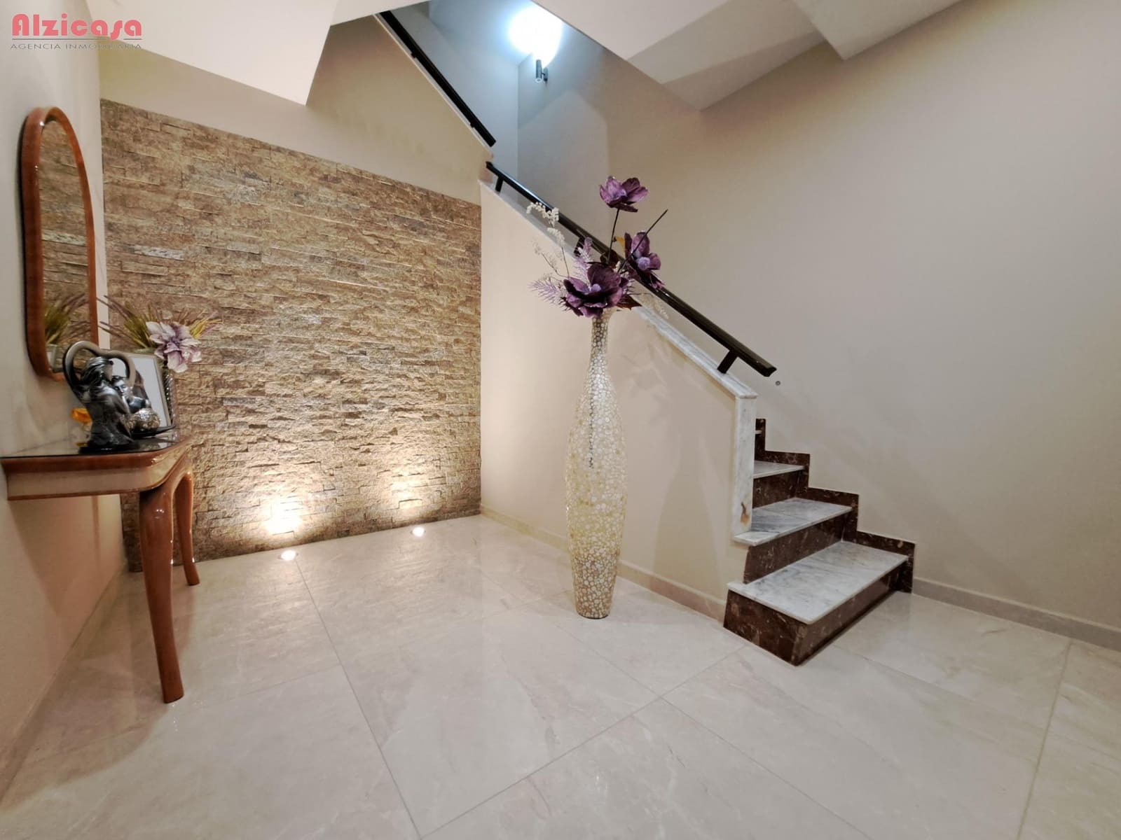 3 bedroom Townhouse for sale in Alzira with garage - € 280,000 (Ref: 9468458)