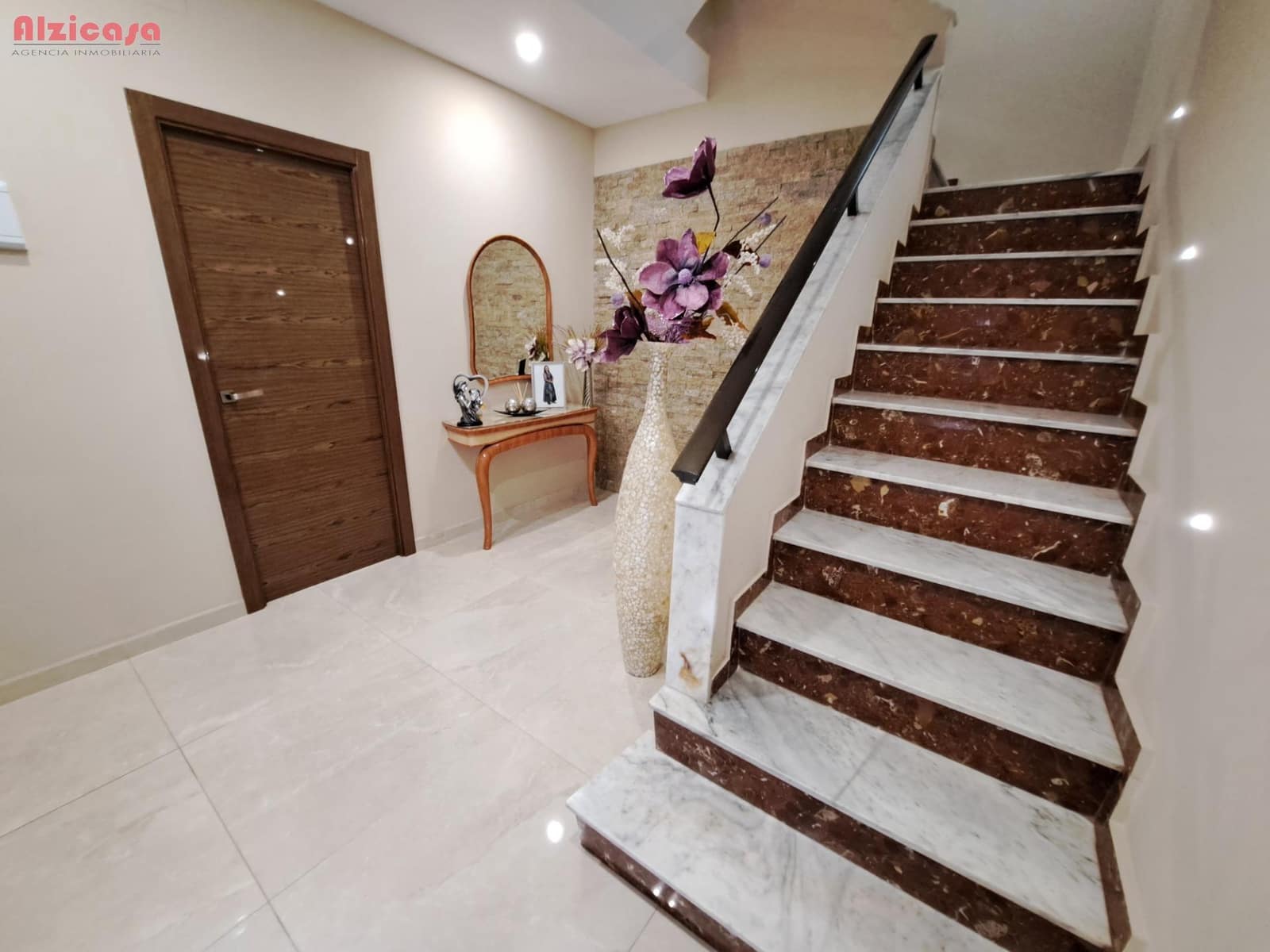 3 bedroom Townhouse for sale in Alzira with garage - € 280,000 (Ref: 9468458)