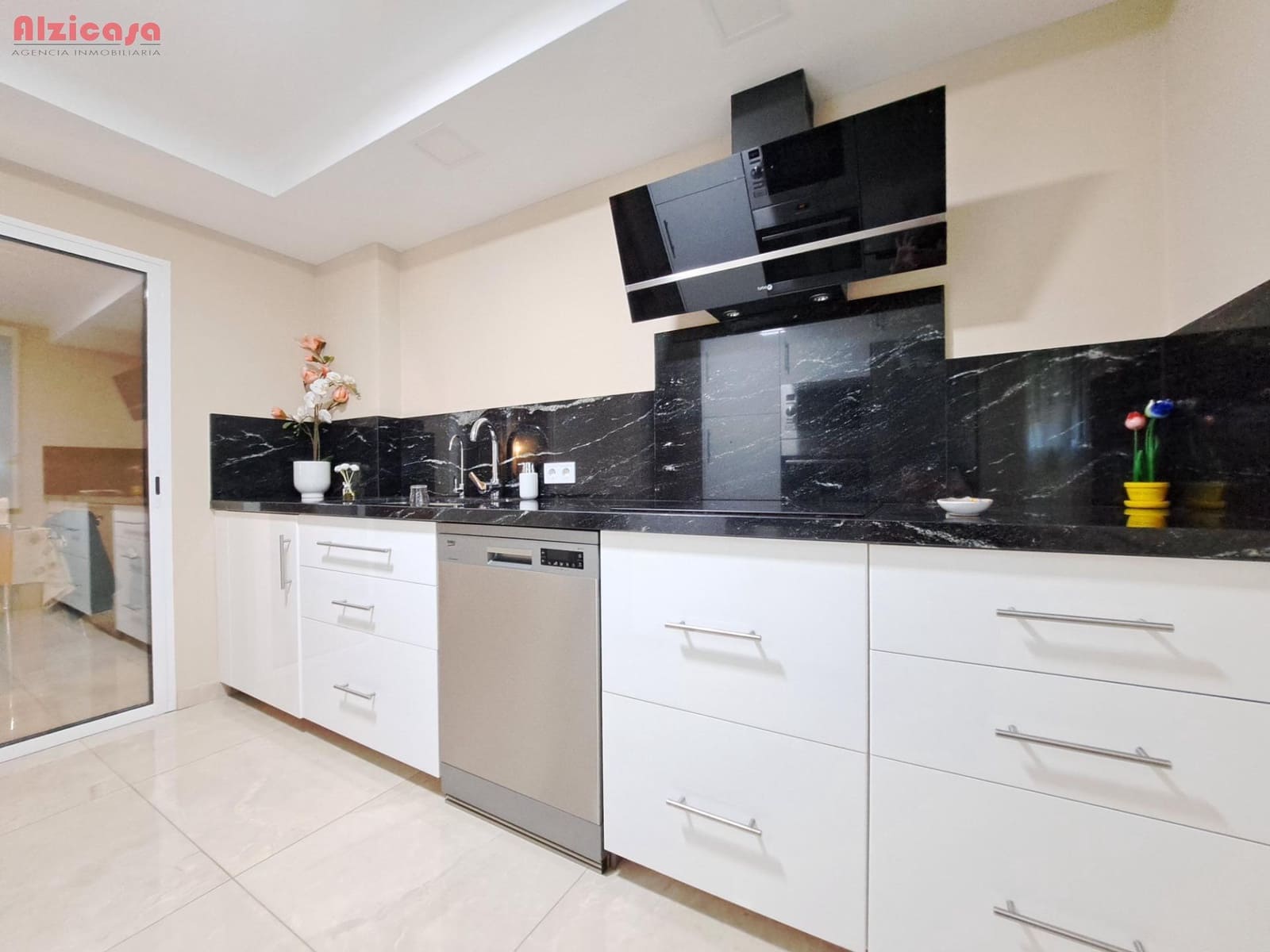 3 bedroom Townhouse for sale in Alzira with garage - € 280,000 (Ref: 9468458)