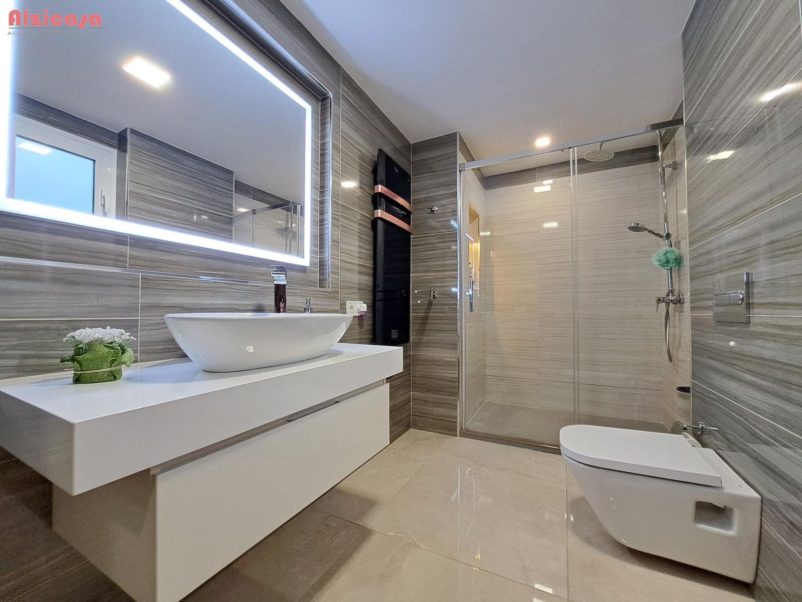 3 bedroom Townhouse for sale in Alzira with garage - € 280,000 (Ref: 9468458)