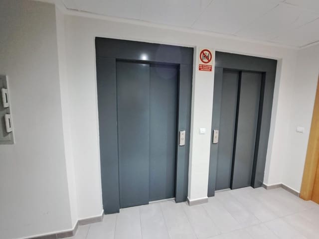 Oficina en Alzira en venta - 90.000 € (Ref: 9483519)