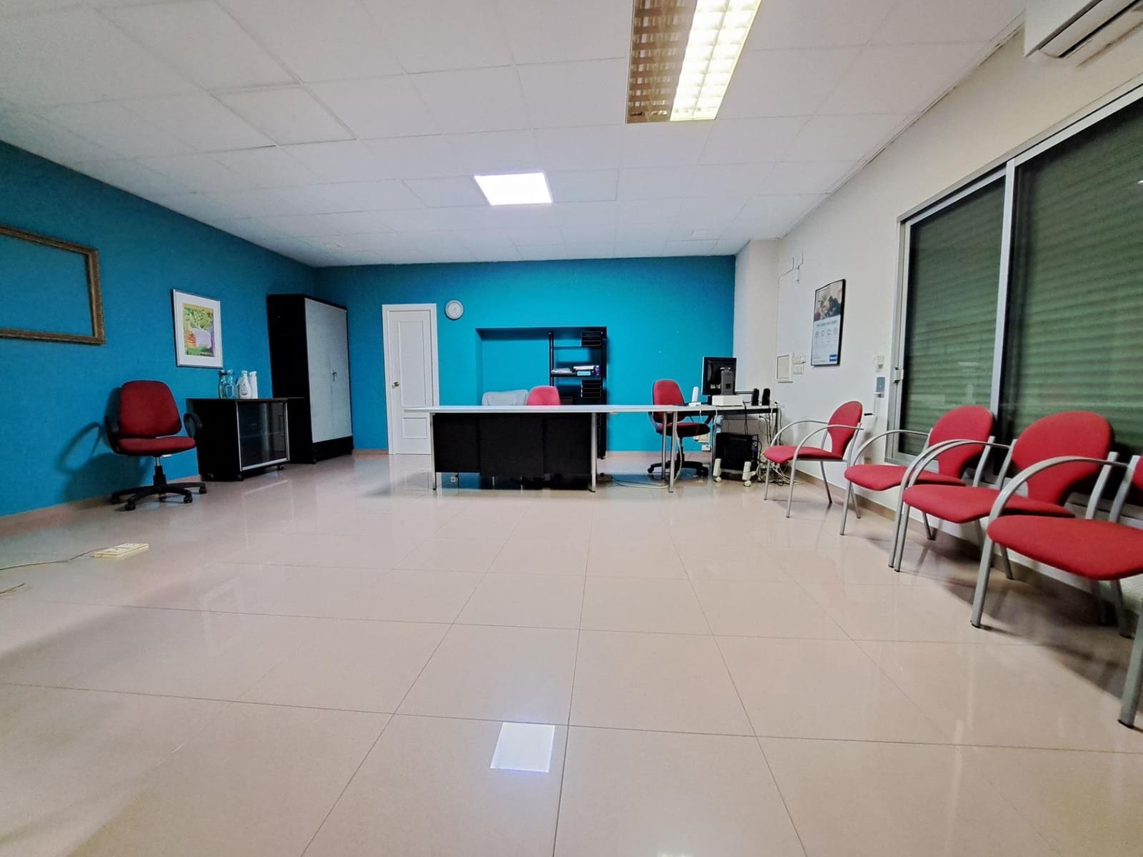 Commercial for rent in Alzira - € 650 (Ref: 9485272)