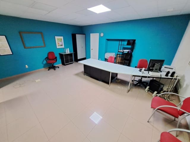 Commercial for rent in Alzira - € 650 (Ref: 9485272)