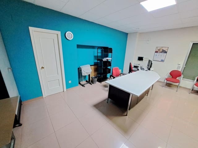 Commercial for rent in Alzira - € 650 (Ref: 9485272)