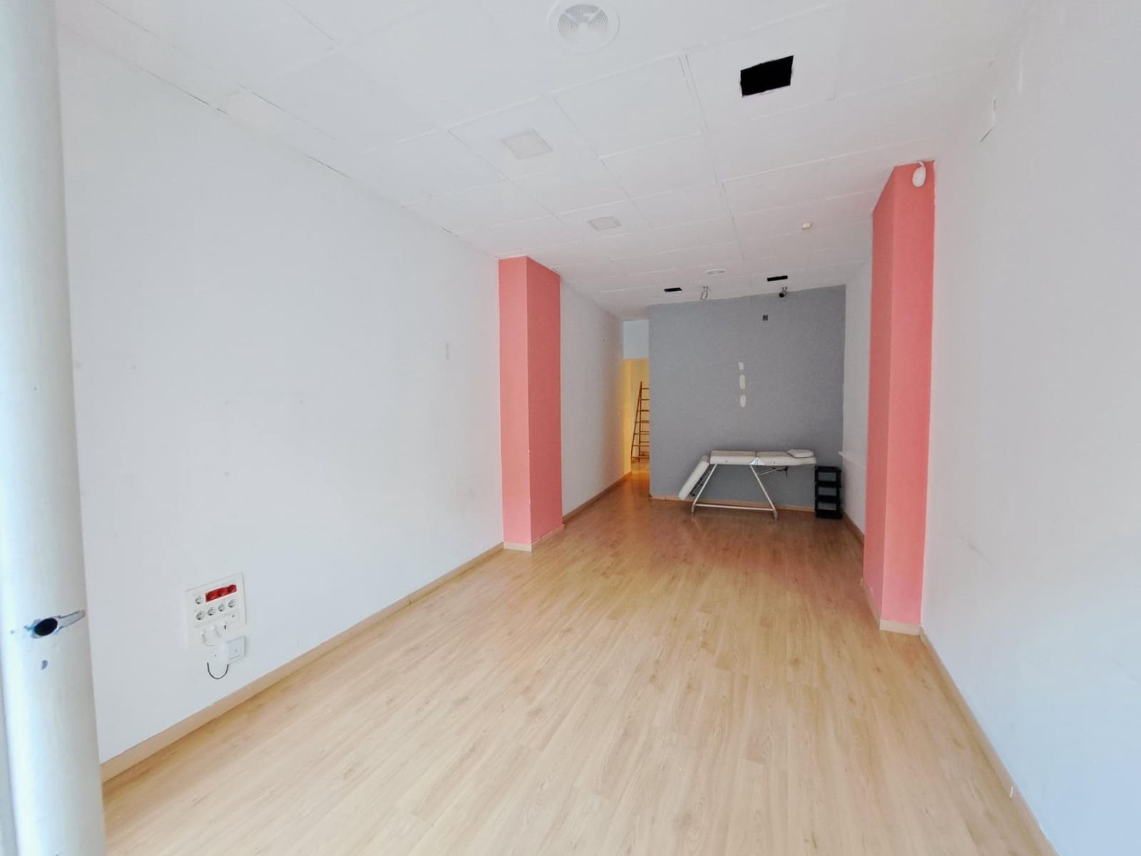 Commercial for rent in Alzira - € 500 (Ref: 9491300)