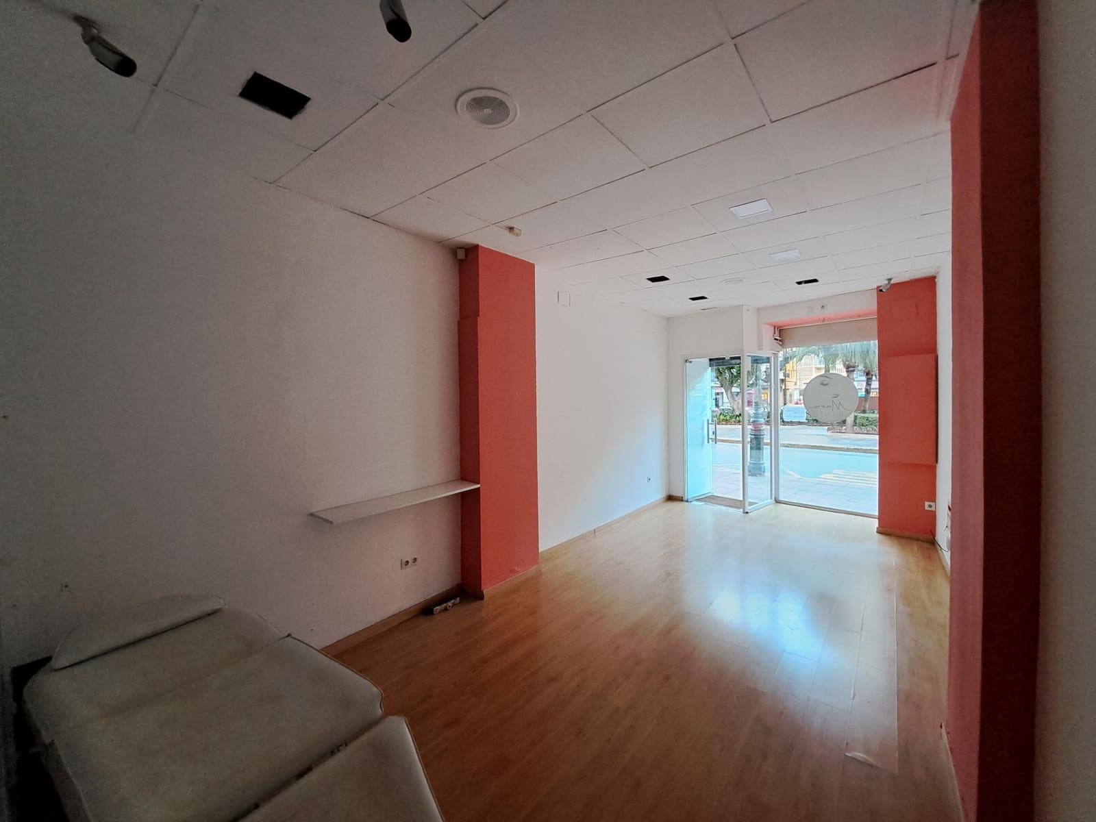 Commercial for rent in Alzira - € 500 (Ref: 9491300)