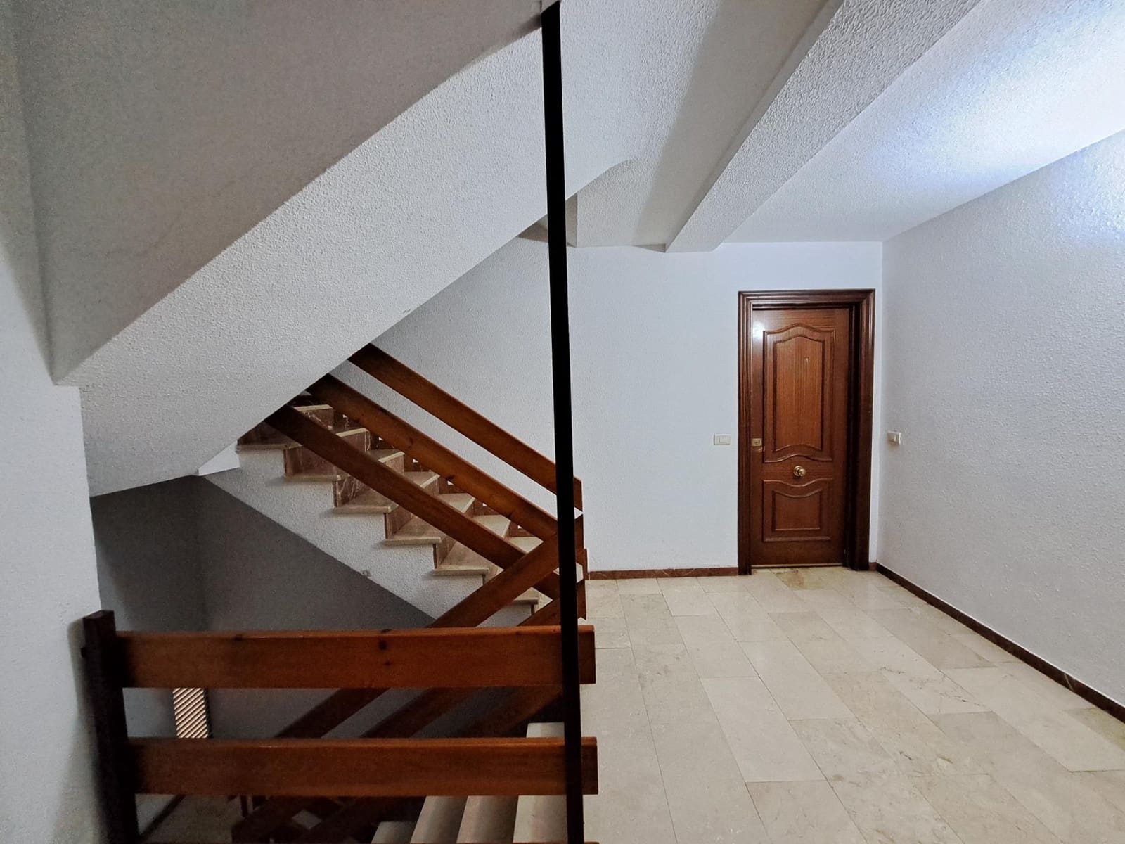 4 bedroom Flat for sale in Alzira - € 160,000 (Ref: 9502245)
