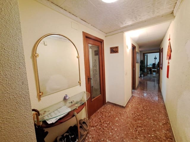 4 bedroom Flat for sale in Alzira - € 160,000 (Ref: 9502245)