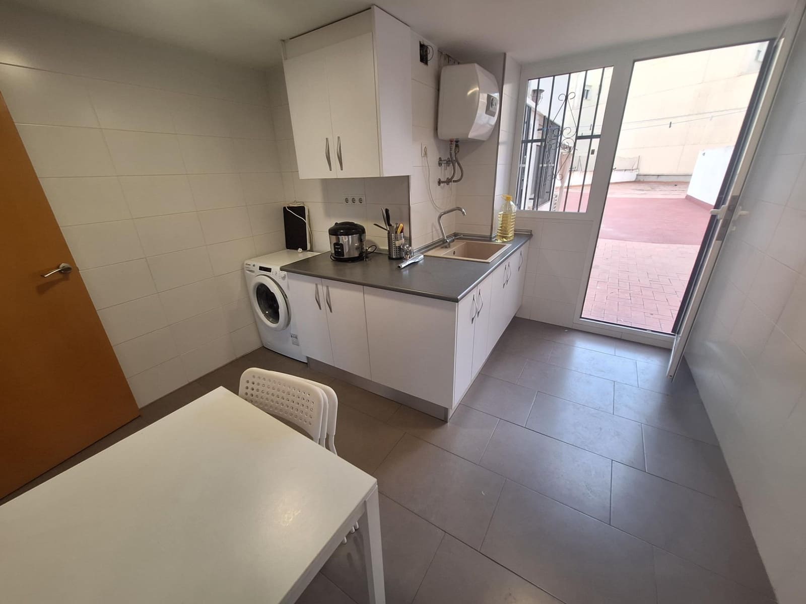 2 bedroom Flat for rent in Alzira - € 800 (Ref: 9508842)